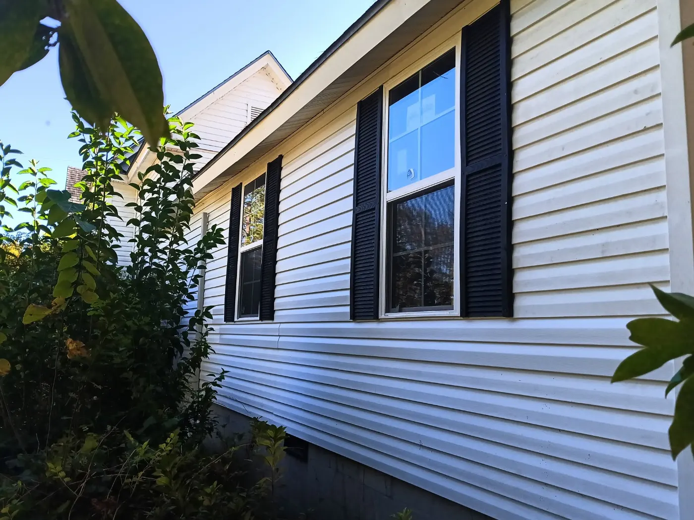 New vinyl siding, straight and tight by BuildRight Home Improvement